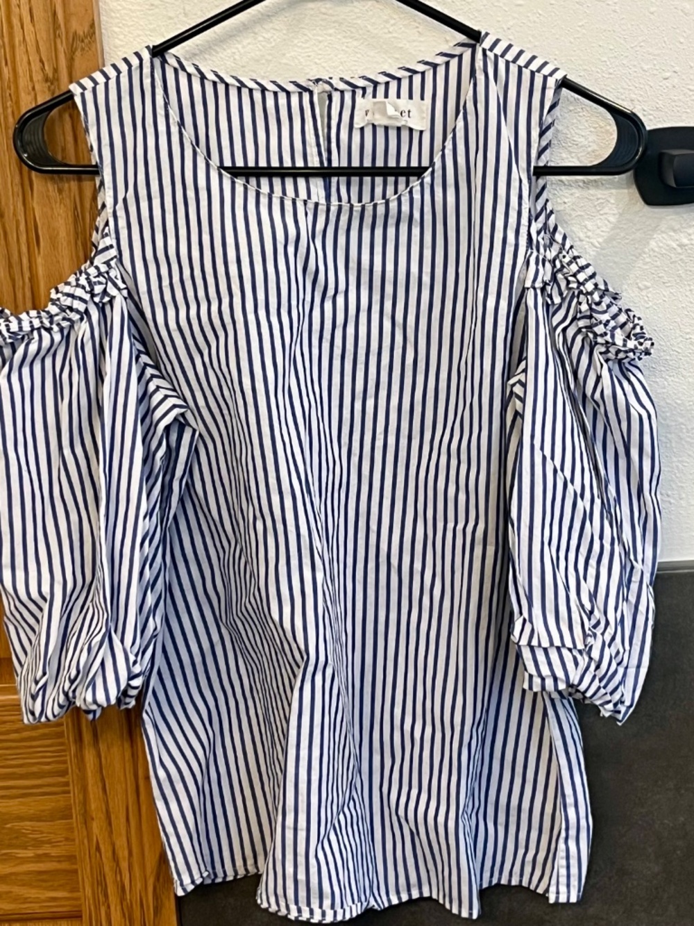 Velvet by Graham & Spencer Bruna Striped Cold Shoulder Puff Sleeve Top Blouse XS - Picture 7 of 13